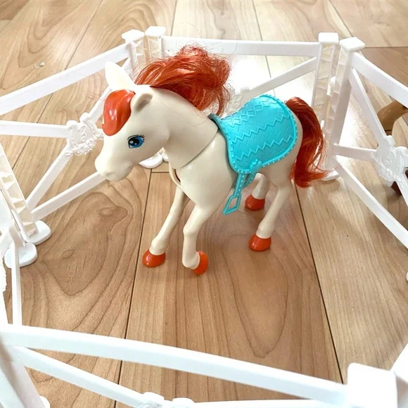 Barbie Horse Playset with Pink Saddle and Accessories - Picture 2 of 4